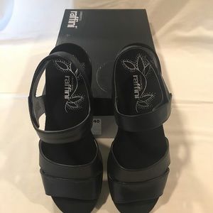 😍😍😍Umberto Raffini Leather Sandals